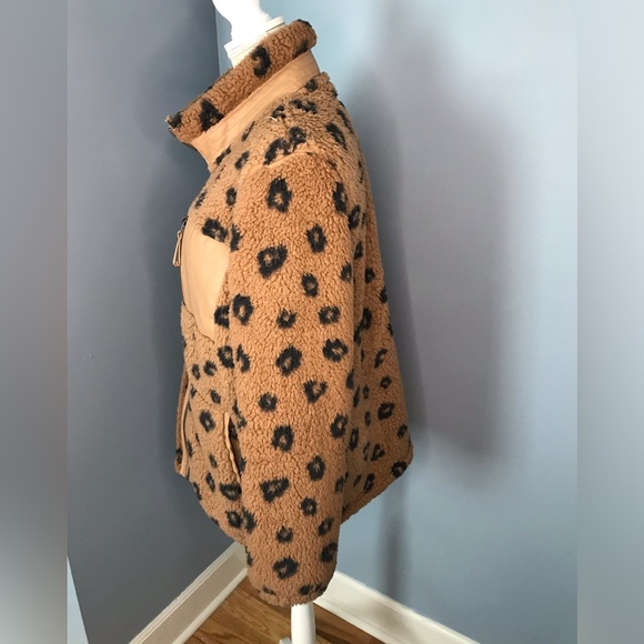 Abercrombie & Fitch Zippered Leopard Print Fleece Jacket w/Faux Leather Trim - Picture 4 of 7